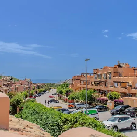 2 Bedroom Penthouse With Pool And Views Apartment *