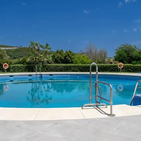 Apartment 2 Bedroom Penthouse With Pool And Views *