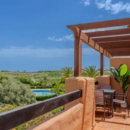 2 Bedroom Penthouse With Pool And Views