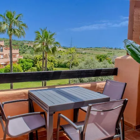 2 Bedroom Penthouse With Pool And Views Apartment *