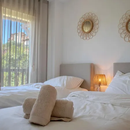 2 Bedroom Penthouse With Pool And Views Apartment *